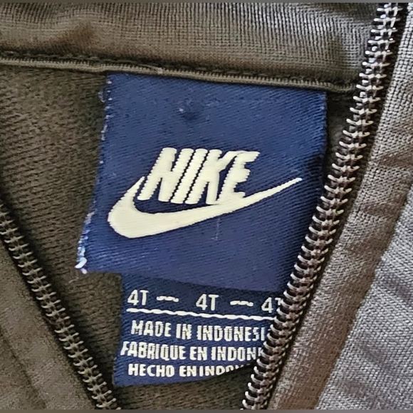 Gently Used-Nike-Boy's Jacket-Size 4T-Gray & White - Picture 2 of 3